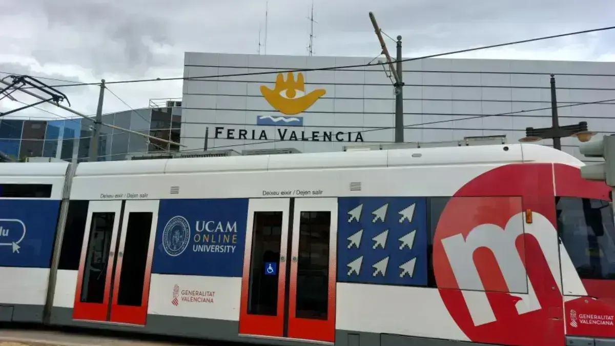 Fira de València amb publicitat de Metrovalencia per a assistir a OWN, punt de trobada del videojoc