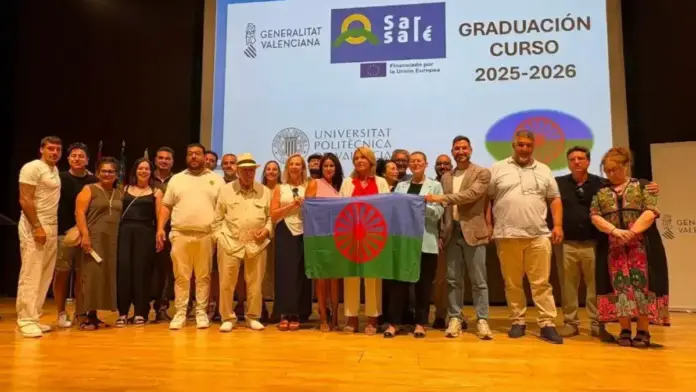 Participants en un programa d’acompanyament educatiu per al poble gitano impulsat per la Generalitat.