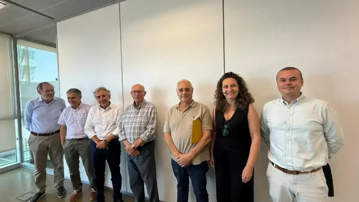 Representants de la Generalitat i AVA-ASAJA reunits per parlar de terrenys agrícoles en zones inundables.