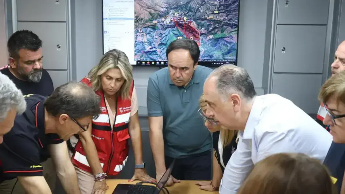 Pérez Llorca demanant precaució i col·laboració davant l’onada de calor i el risc d’incendis forestals.
