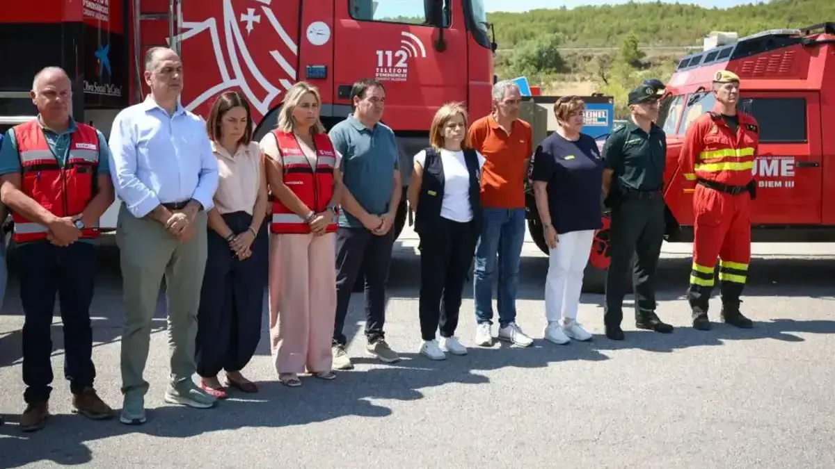 Pérez Llorca presidix un minut de silenci en memòria d’una mare i la seua filla assassinades.