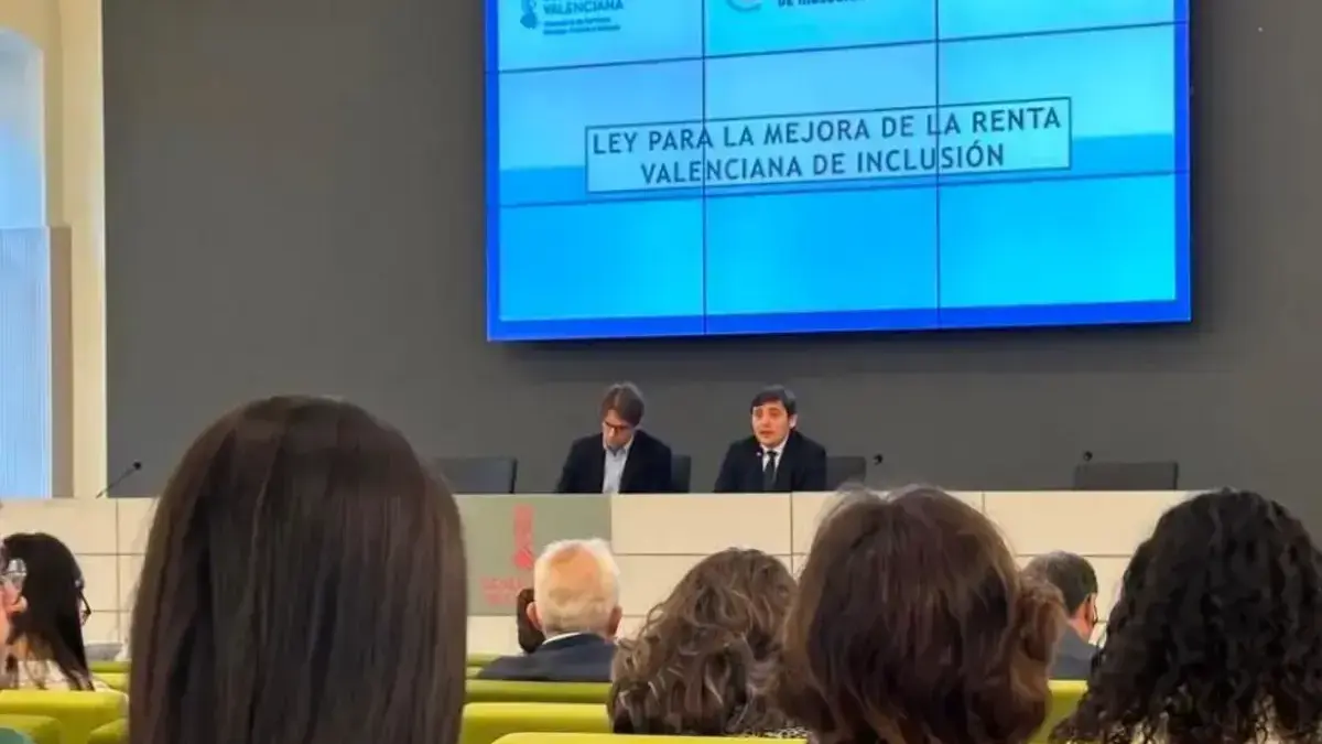 Representació institucional amb el missatge sobre la consulta pública del decret de la Renda Valenciana d’Inclusió.