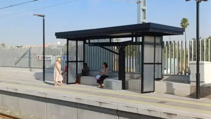 Marquesines en l’estació de Paiporta de Metrovalencia