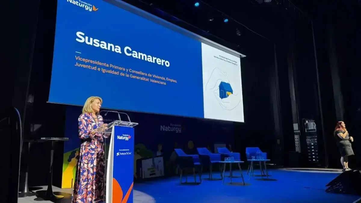 Camarero parlant sobre el programa 'Sumando Energías per València' per a la recuperació de municipis afectats per la dana.