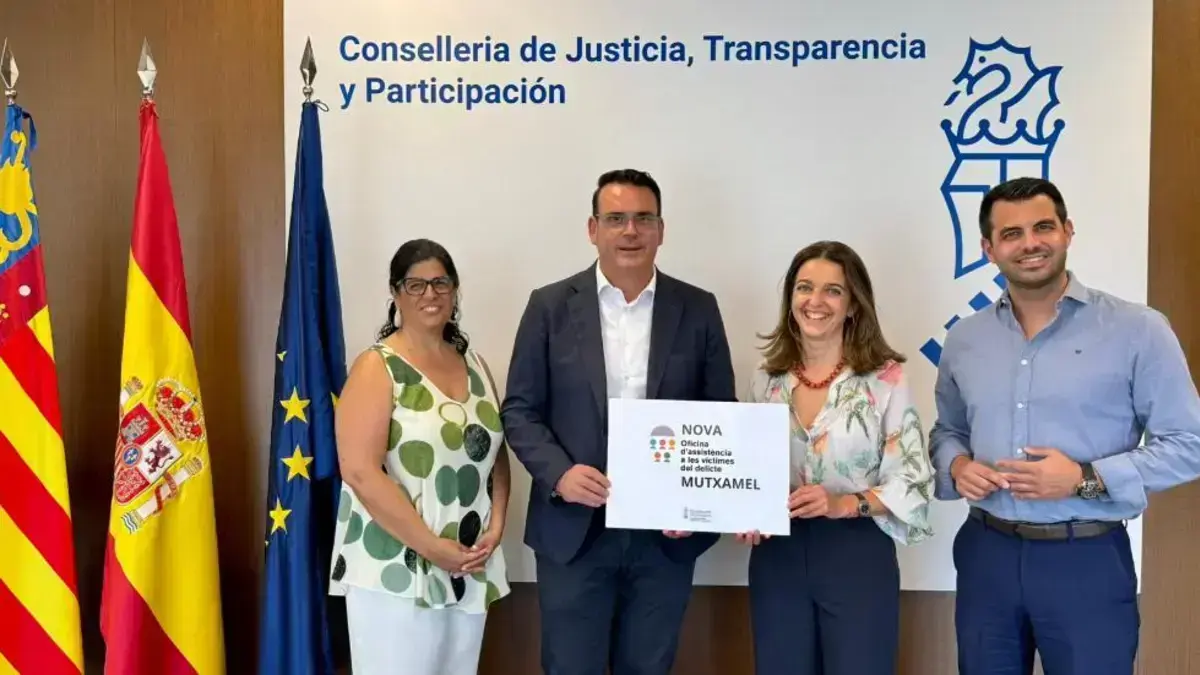 Panell o entrada d’una oficina d’atenció a víctimes del delicte a Mutxamel.