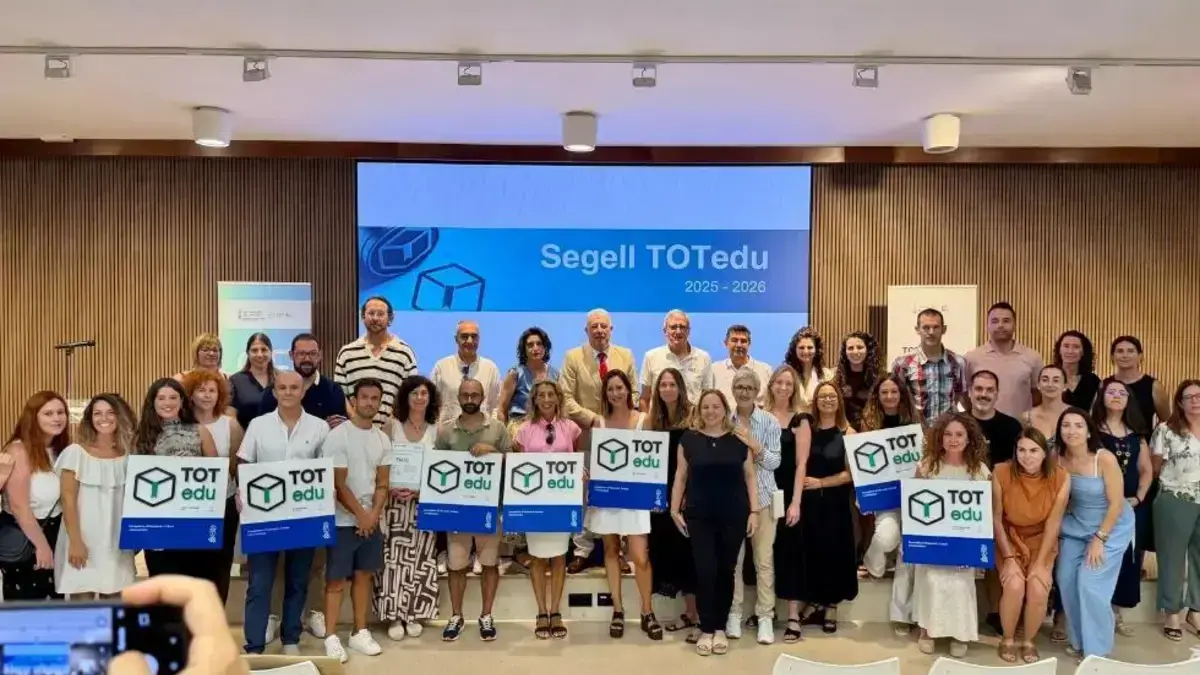 Cartell o reconeixement del Sello TOTedu amb menció a 32 experiències educatives a la Comunitat Valenciana.