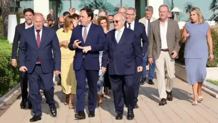 Pérez Llorca anuncia una dotació extraordinària per a la climatització dels centres escolars