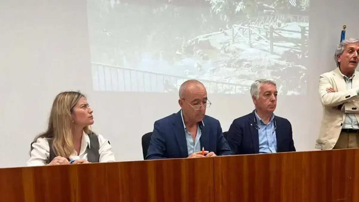 Representants de la Generalitat reunits amb associacions de la DANA per promoure formació en emergències.