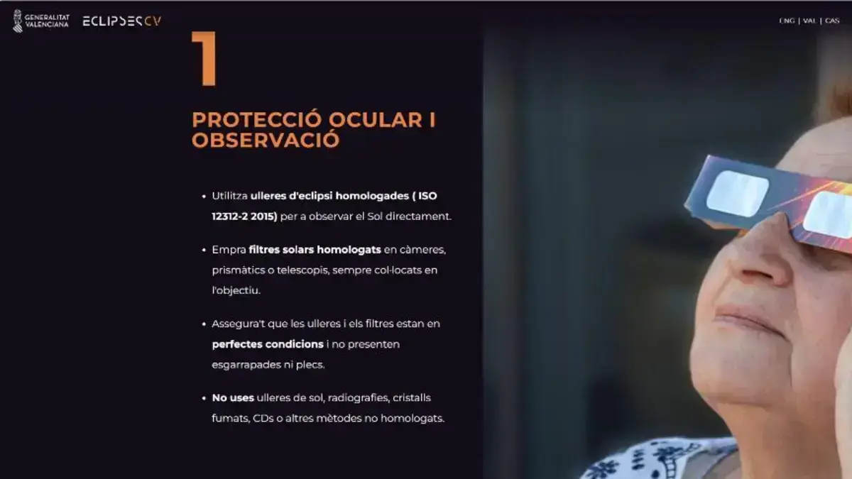 Ulleres de visió solar per observar el cel amb seguretat durant un eclipsi total.