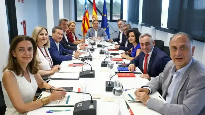 Pérez Llorca preside el Ple del Consell a La Nucía Pérez Llorca presideix el Ple del Consell a La Nucía.