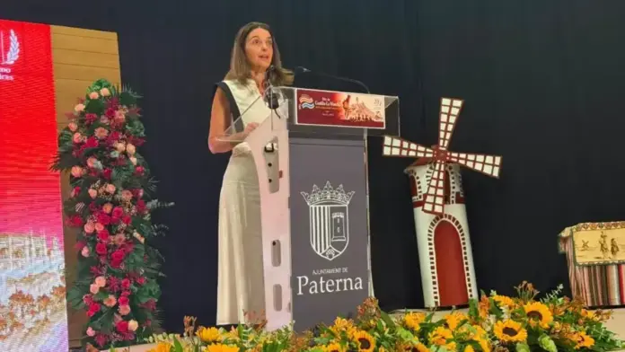 Nuria Martínez parla i destaca la convivència i la integració en la Comunitat Valenciana.