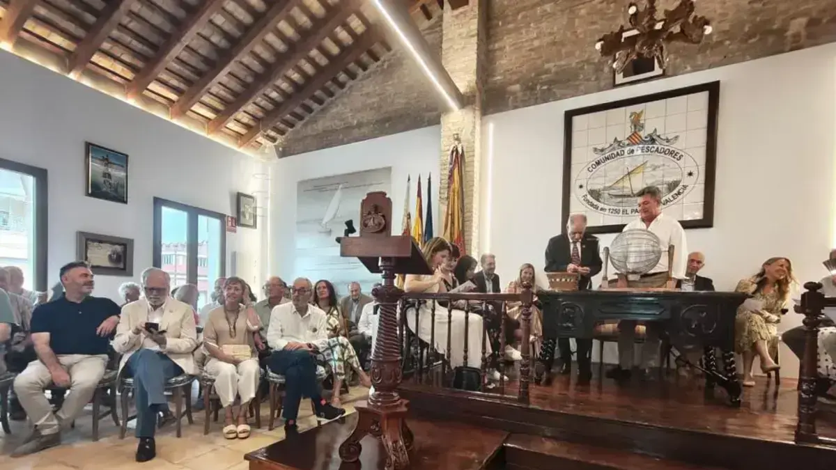 Martínez Mus destaca el paper dels pescadors en la conservació de l’Albufera durant el sorteig dels redolins.