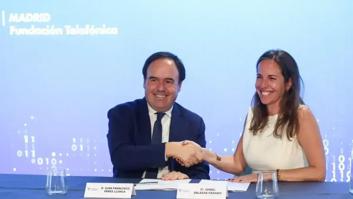 Cartell del campus de programació ‘42 Alicante’ impulsat per la Generalitat i la Fundació Telefónica.