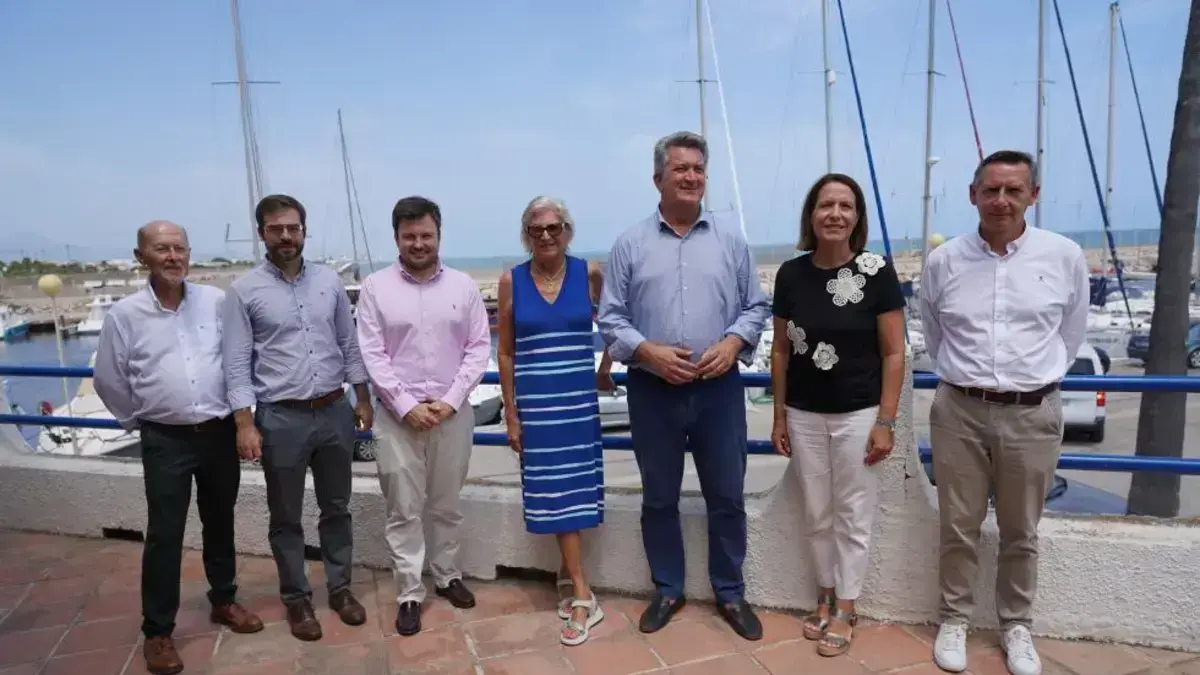 Façana o instal·lacions del Club Nàutic d’Oliva, amb obres de modernització.