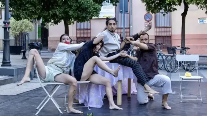 Acte de circ valencià en un espai urbà de Sagunt a Escena.