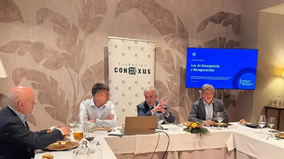 Home parlant en una presentació sobre l’estratègia de la Generalitat a Madrid.