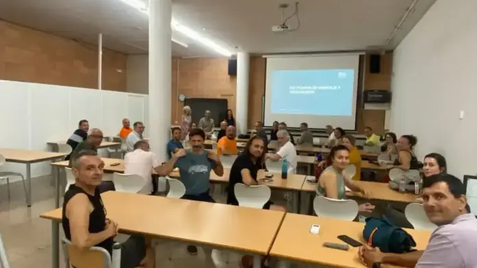 Persones relacionades amb formació professional en un entorn vinculable a la competició CVSkills 2027