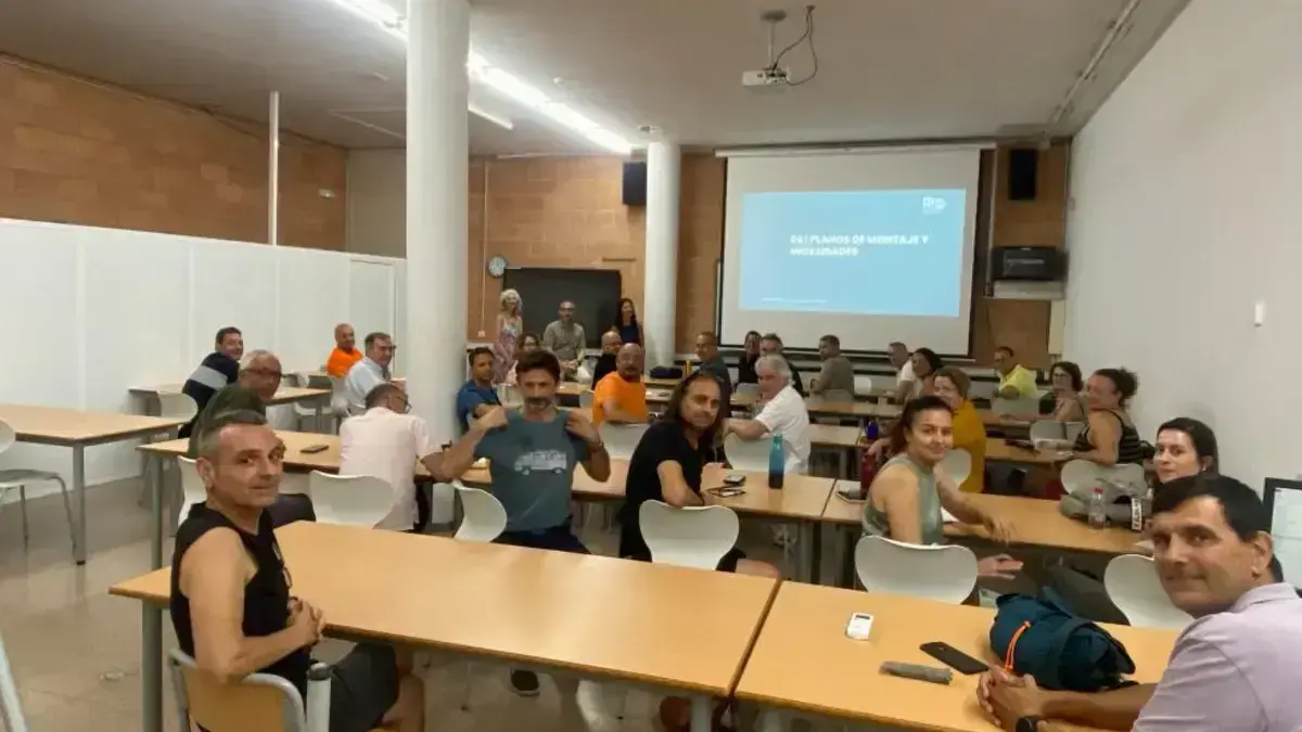 Persones relacionades amb formació professional en un entorn vinculable a la competició CVSkills 2027