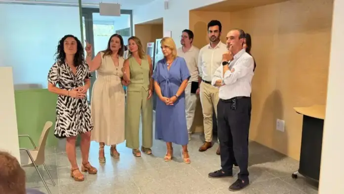 Camarero destaca l’Espai Labora de Castelló per a persones aturades Camarero destaca l’Espai Labora de Castelló, amb atenció personalitzada per a persones desempleades.
