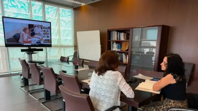 La Generalitat denuncia la reducció del finançament per a menors migrants Cartell o compareixença institucional sobre la reducció del finançament per a menors migrants.