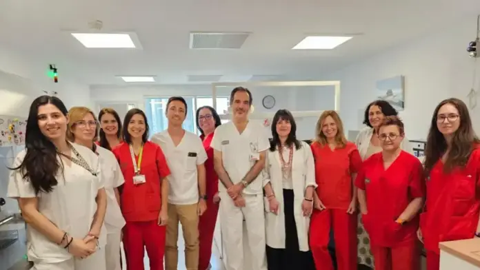 Hospital Clínic de València: embaràs lliure de la mutació PALB2 Equip mèdic en un hospital, vinculats al diagnòstic genètic preimplantacional i la mutació PALB2.