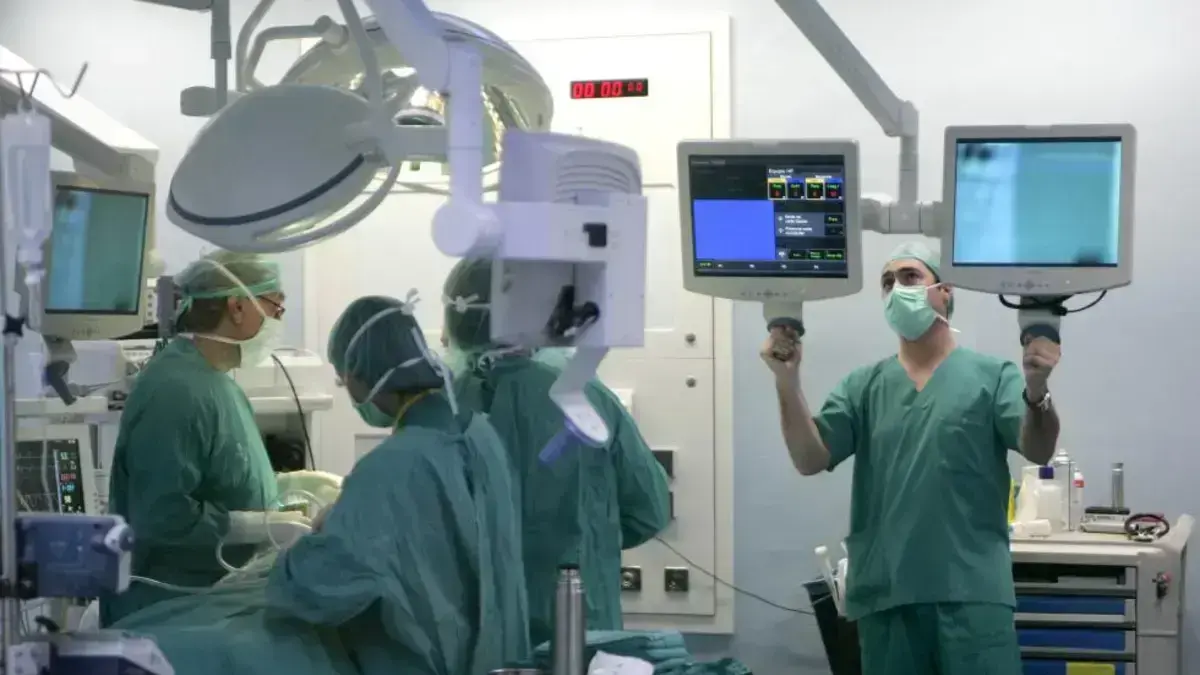 Pacients i atenció sanitària, amb reducció del temps d’espera per a casos de risc vital.