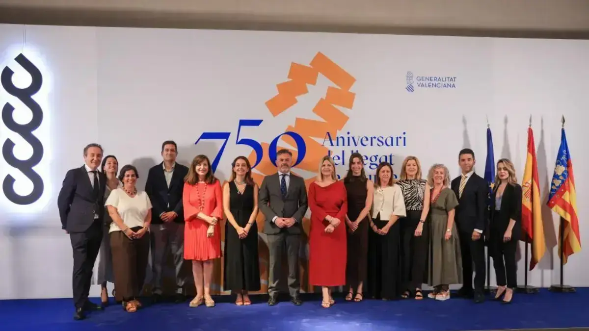 Representació institucional de la Generalitat presentant la programació del 750 aniversari del llegat de Jaume I.