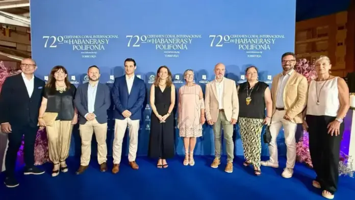 Núria Martínez assisteix al Certamen Internacional d’Havaneres i Polifonia de Torrevieja.