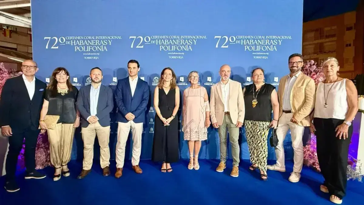 Núria Martínez assisteix al Certamen Internacional d’Havaneres i Polifonia de Torrevieja.