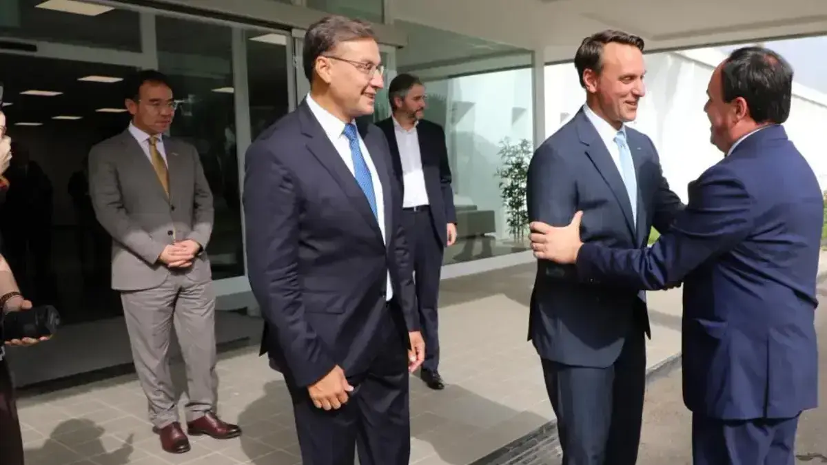 Pérez Llorca parla sobre l’acord entre Ford i Geely i l’impacte en treballadors de la Comunitat Valenciana.