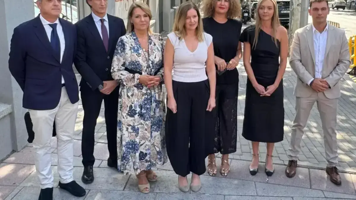 Camarero en una intervenció política, defensant una postura sobre migració i finançament per als serveis públics.