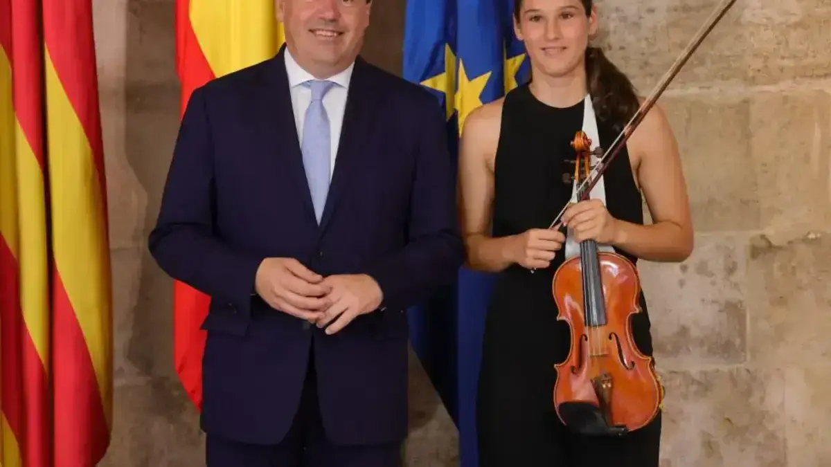 Pérez Llorca posa el focus en Cecilia Arnau, premiada al concurs de violí Georg Philipp Telemann.