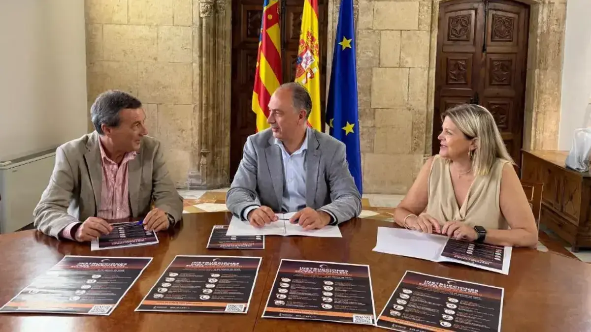 Cartell de la Generalitat amb recomanacions per observar un eclipsi solar de forma segura.