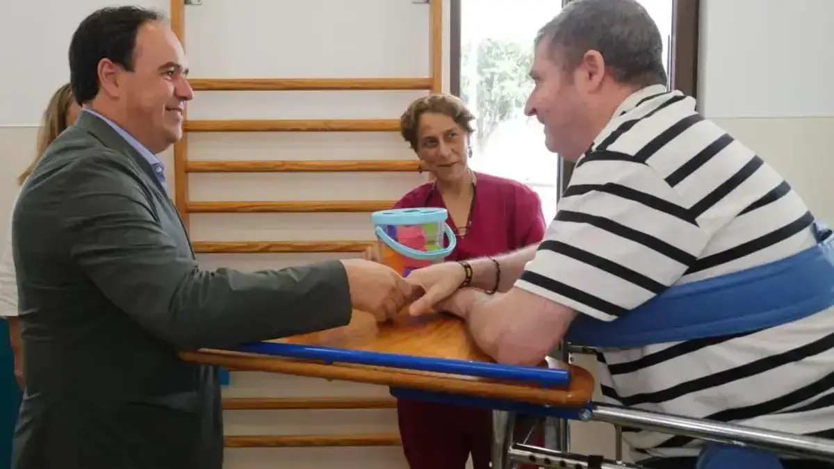 Pérez Llorca posa l’accent en l’atenció integral a persones amb dany cerebral adquirit