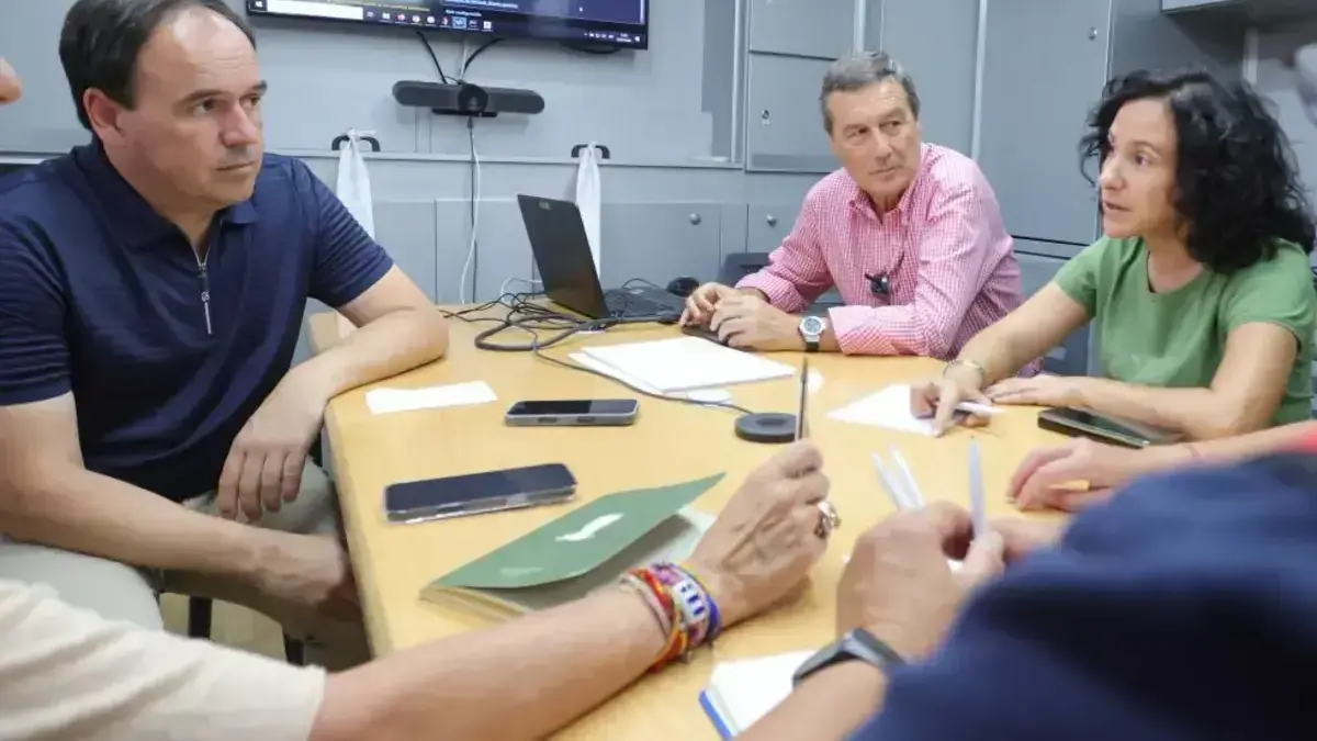 Pérez Llorca es reuneix amb els consellers de Sanitat i Serveis Socials per coordinar el retorn de persones desallotjades.