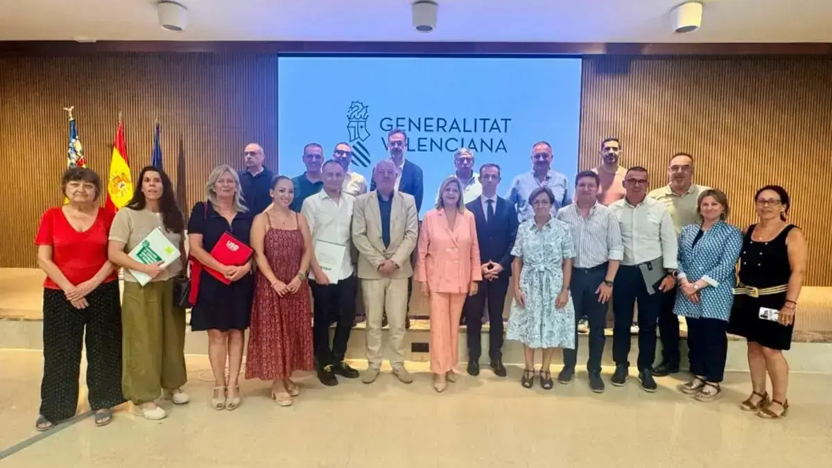 Signatura d’acords entre Educació, sindicats i patronals de la concertada per millorar recursos i condicions del professorat.