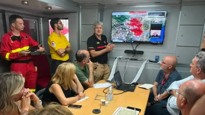 Veïns tornen a les zones desallotjades per l’incendi a la Vall d’Uixó.