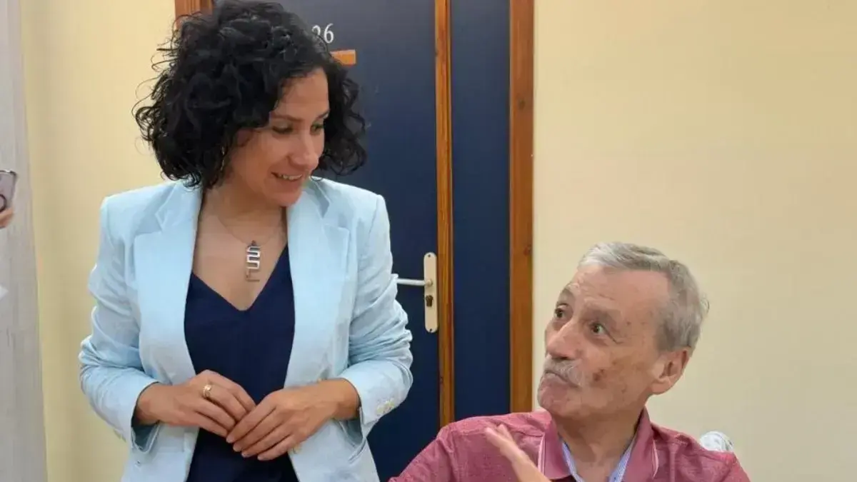 Persones majors participant en un programa social d’envelliment actiu i suport contra la solitud no desitjada