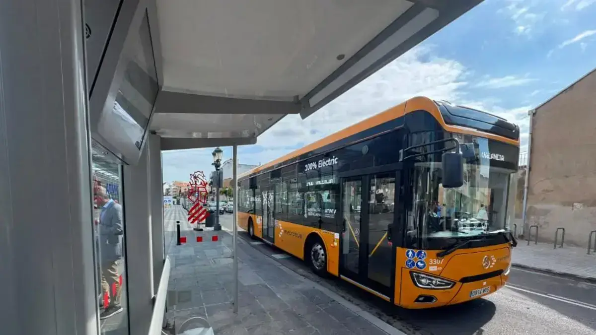Persones usuàries de Metrobús satisfetes davant del servei després de la renovació de la flota