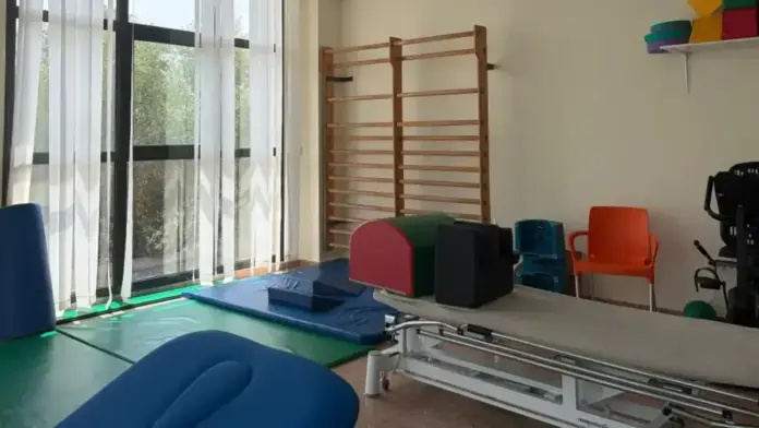 La Generalitat concede 2,17 milions d’euros per a l’equipament de centres de serveis socials Façana d’un edifici institucional amb documentació i informació sobre la concessió de fons per a serveis socials