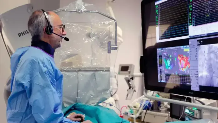 Equip mèdic en un centre sanitari vinculat a un estudi sobre ablació cardíaca i arítmies
