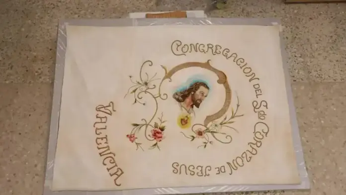 Bandera restaurada de la parròquia de La Torre, afectada per la dana de 2024