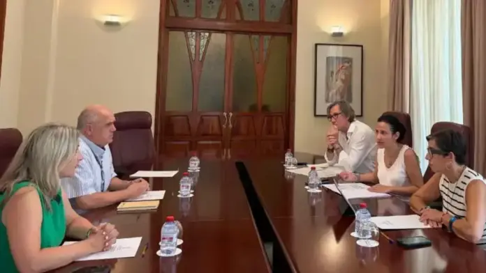 Centre d’atenció primària amb cartelleria institucional de la Generalitat a Benicarló
