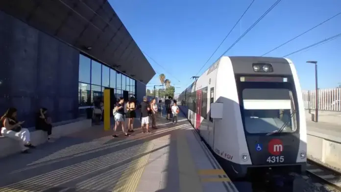 Targeta de transport gratuïta Recuperem València per a persones afectades per la dana, amb indicació de desplaçaments.