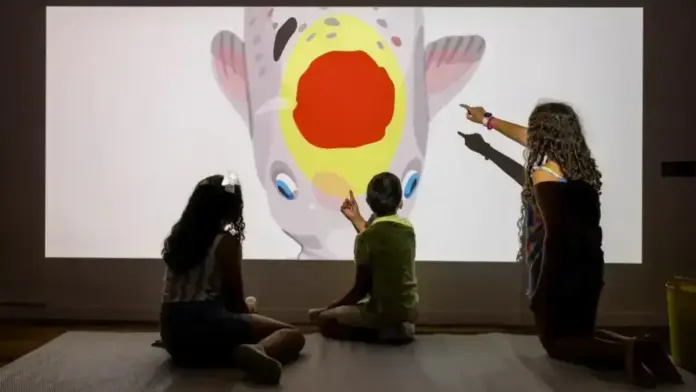 Proposta del IVAM per al públic infantil, amb elements vinculats a llum i color