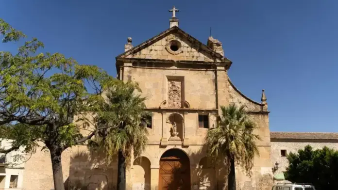Grup de balladors durant les ‘Danzas Enguerinas’ a la Comunitat Valenciana