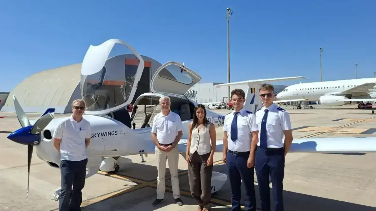 Aeroport de Castelló amb referència a l’acord amb l’escola de pilotatge belga Skywings per a un centre de formació.