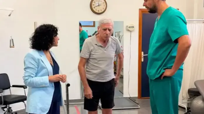 Professionals atenen usuaris en un centre del sistema valencià, amb suport de Labora i Serveis Socials.