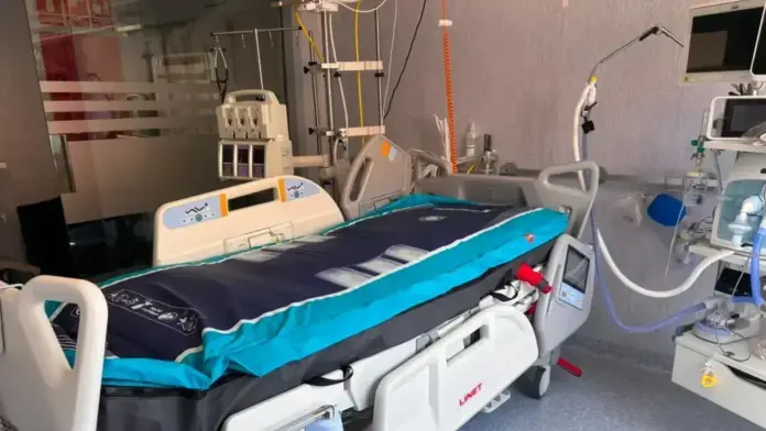 Llits de la UCI del Hospital Comarcal de Vinaròs en una unitat sanitària.