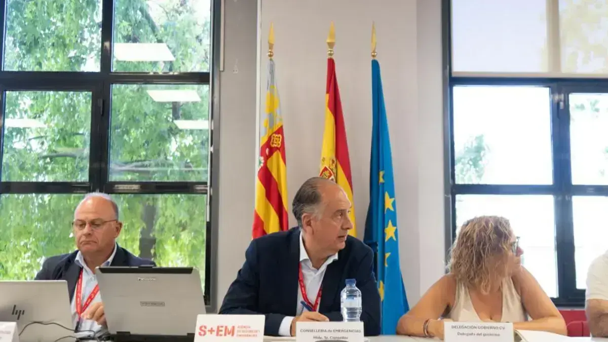 Cartell informatiu amb recomanacions de seguretat sobre l’eclipsi solar davant la ciutadania.